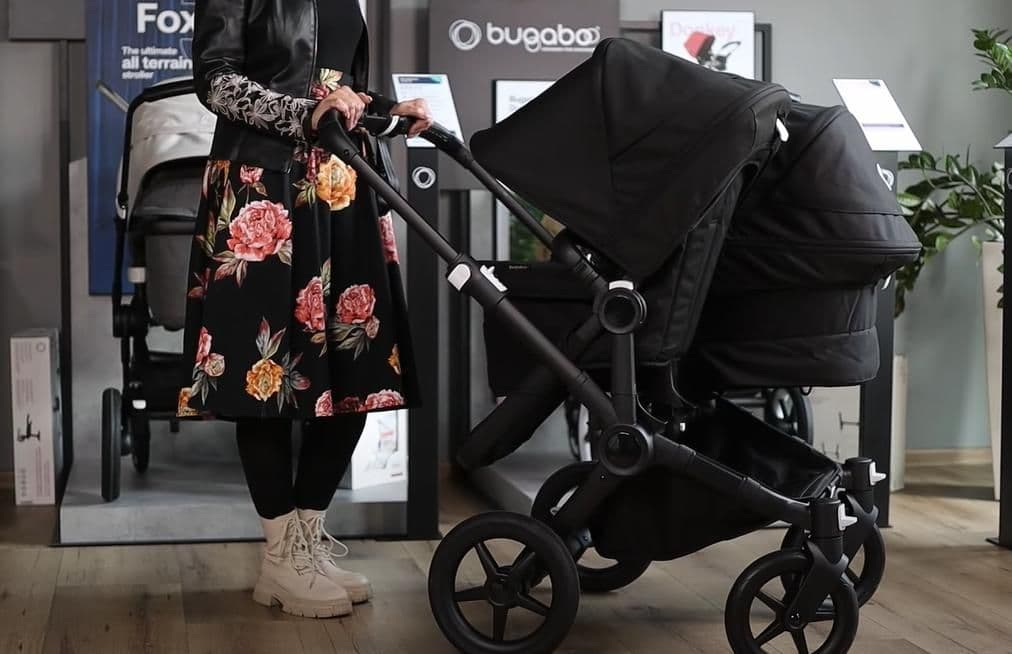 Bugaboo Donkey 5 s příznivou šířkou v Duo/Twin módu – 74 cm (vejde se do klasických dveří).